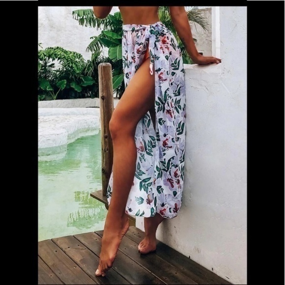 White Floral Swim Coverup‎ Size Medium